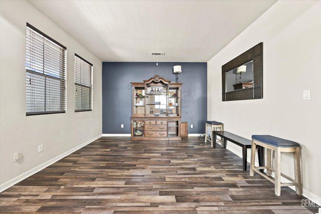 15939 La Strada Court, Bakersfield, CA 93314