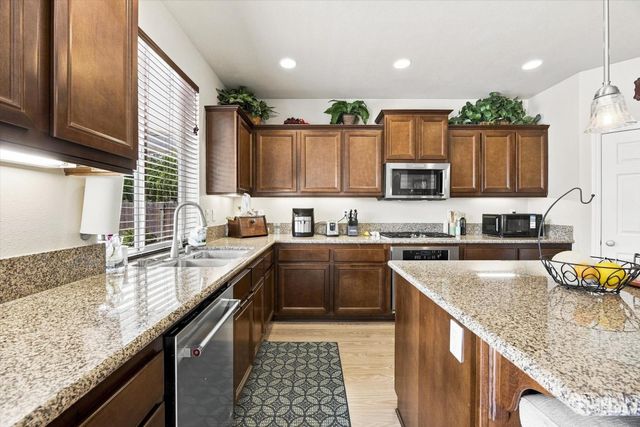 15939 La Strada Court, Bakersfield, CA 93314