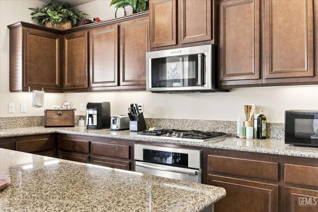 15939 La Strada Court, Bakersfield, CA 93314