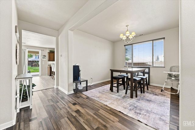 15939 La Strada Court, Bakersfield, CA 93314