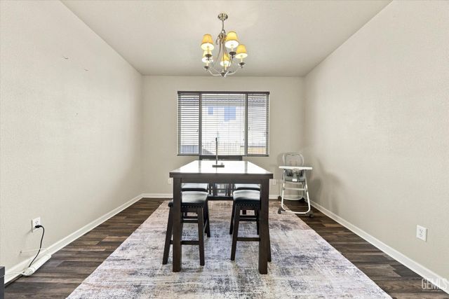 15939 La Strada Court, Bakersfield, CA 93314