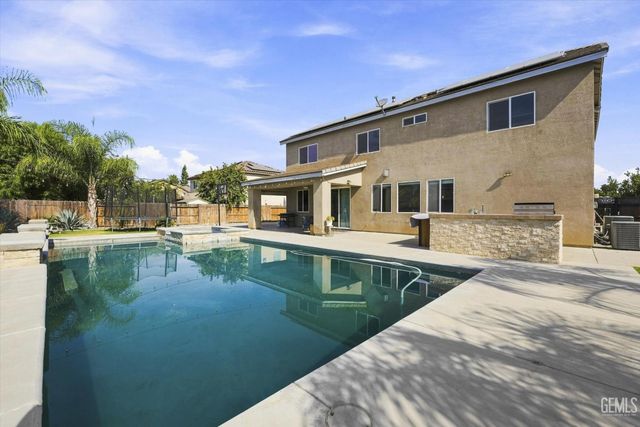 15939 La Strada Court, Bakersfield, CA 93314