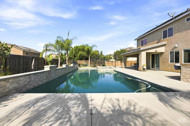 15939 La Strada Court, Bakersfield, CA 93314