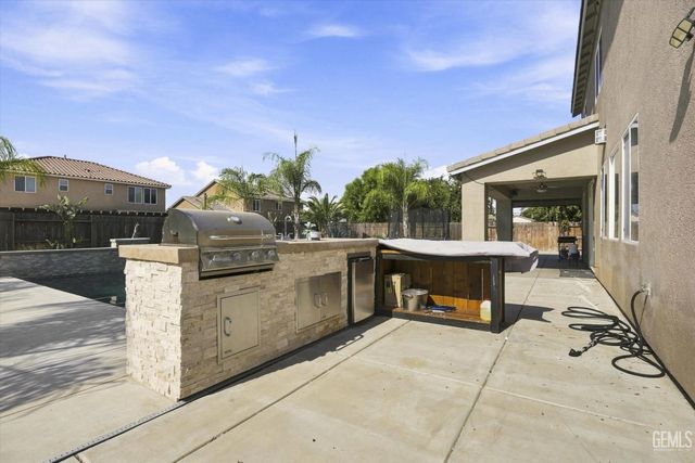 15939 La Strada Court, Bakersfield, CA 93314