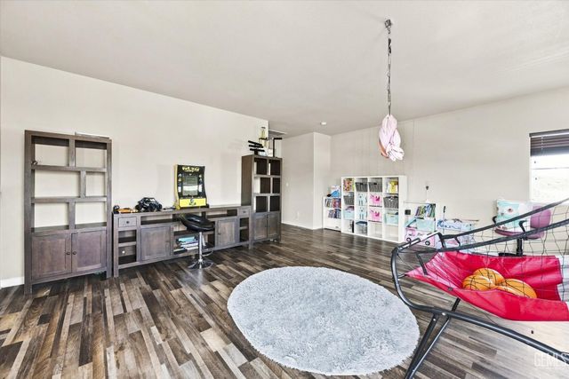 15939 La Strada Court, Bakersfield, CA 93314