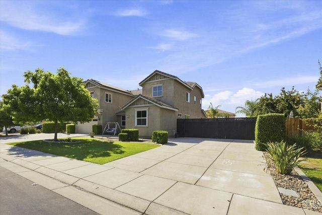 15939 La Strada Court, Bakersfield, CA 93314