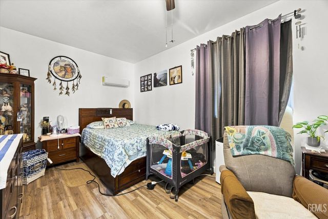 15939 La Strada Court, Bakersfield, CA 93314