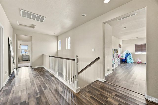15939 La Strada Court, Bakersfield, CA 93314