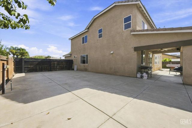 15939 La Strada Court, Bakersfield, CA 93314