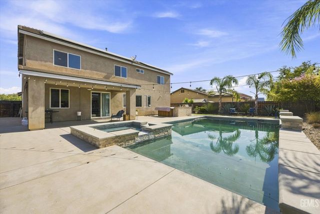 15939 La Strada Court, Bakersfield, CA 93314