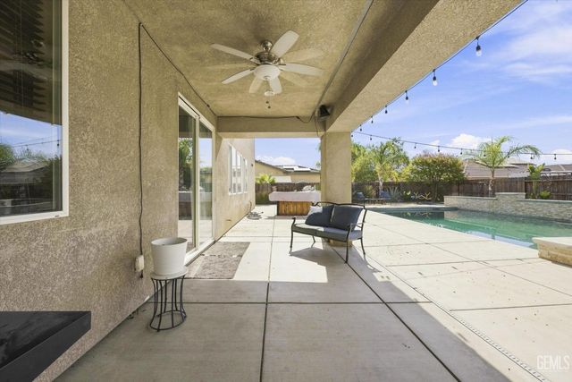 15939 La Strada Court, Bakersfield, CA 93314