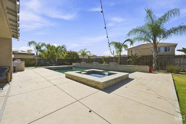 15939 La Strada Court, Bakersfield, CA 93314