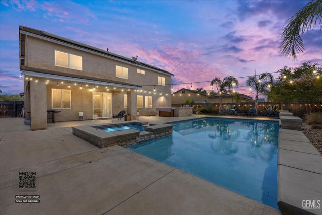 15939 La Strada Court, Bakersfield, CA 93314