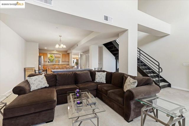 88 E 6Th St 215, Pittsburg, CA 94565