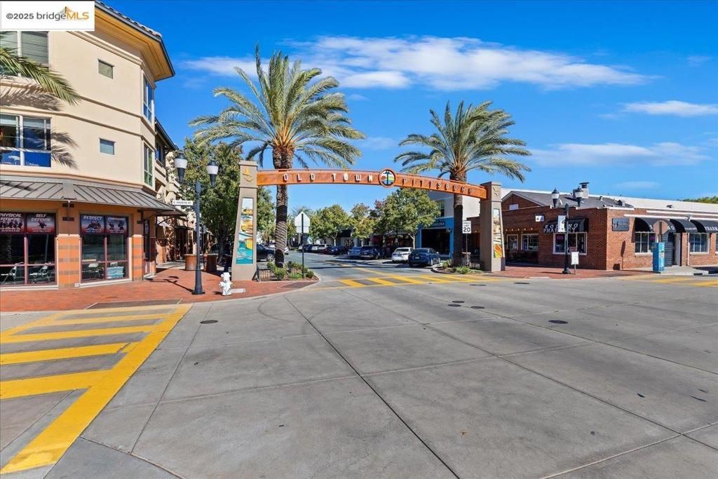 88 E 6Th St 215, Pittsburg, CA 94565