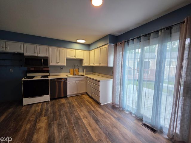 47459 Michele Court, Chesterfield Twp, MI 48047