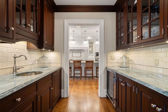 50 Oxbow Rd, Needham, MA 02492
