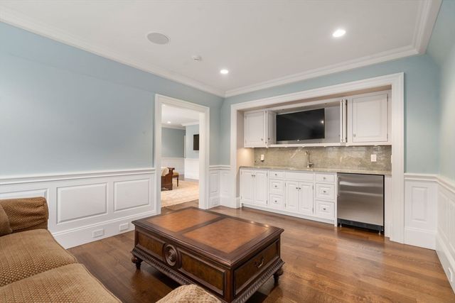 50 Oxbow Rd, Needham, MA 02492