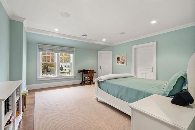 50 Oxbow Rd, Needham, MA 02492