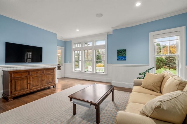 50 Oxbow Rd, Needham, MA 02492