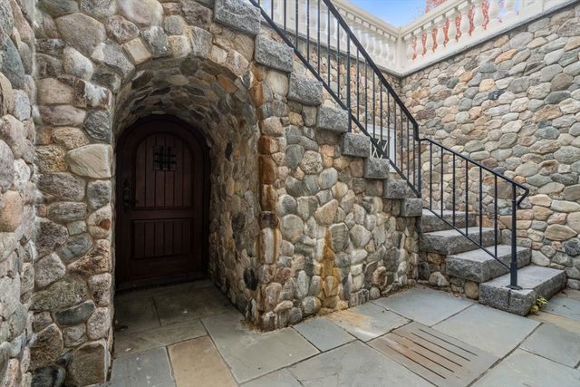 50 Oxbow Rd, Needham, MA 02492