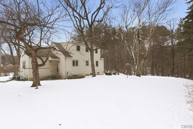 205 Broadmoor Drive, Camillus, NY 13031