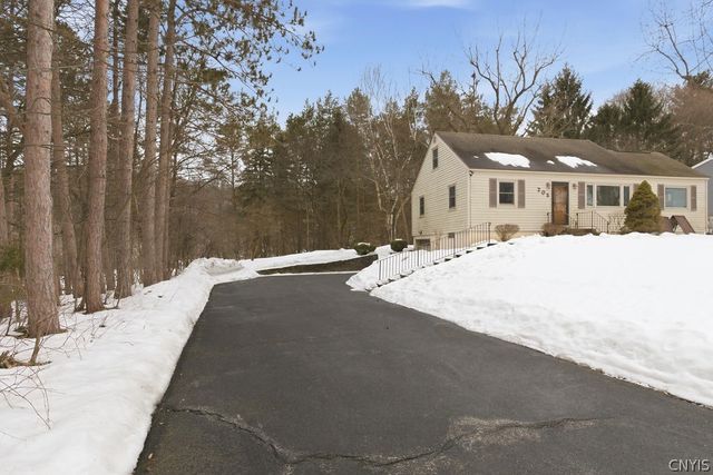 205 Broadmoor Drive, Camillus, NY 13031