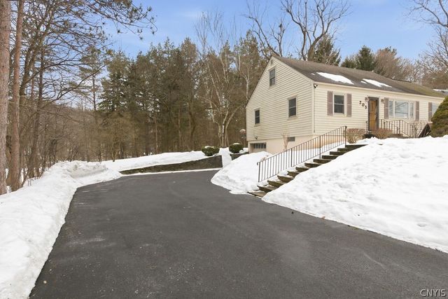 205 Broadmoor Drive, Camillus, NY 13031