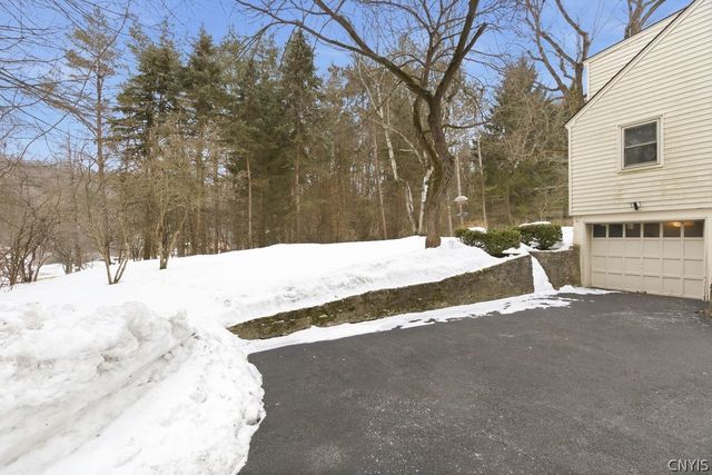 205 Broadmoor Drive, Camillus, NY 13031