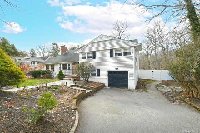 8 Sherwood Drive, Huntington, NY 11743