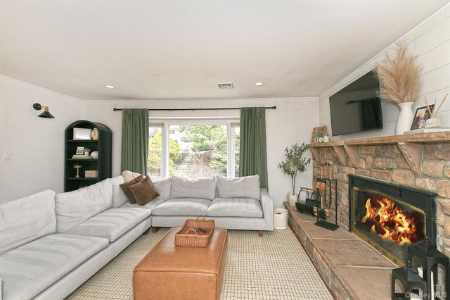 8 Sherwood Drive, Huntington, NY 11743