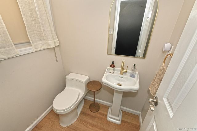 8 Sherwood Drive, Huntington, NY 11743