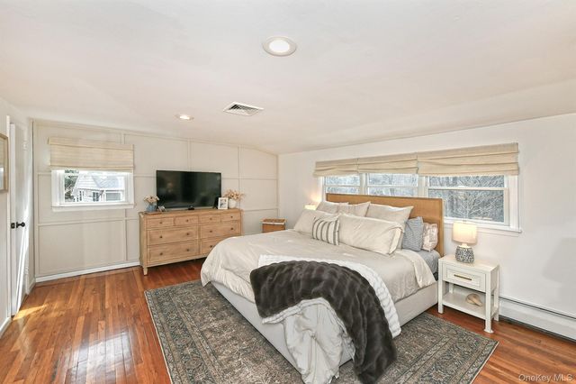 8 Sherwood Drive, Huntington, NY 11743