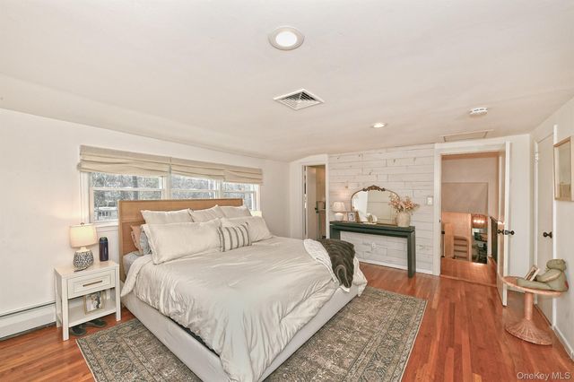 8 Sherwood Drive, Huntington, NY 11743