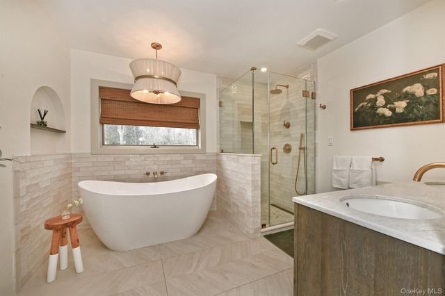 8 Sherwood Drive, Huntington, NY 11743