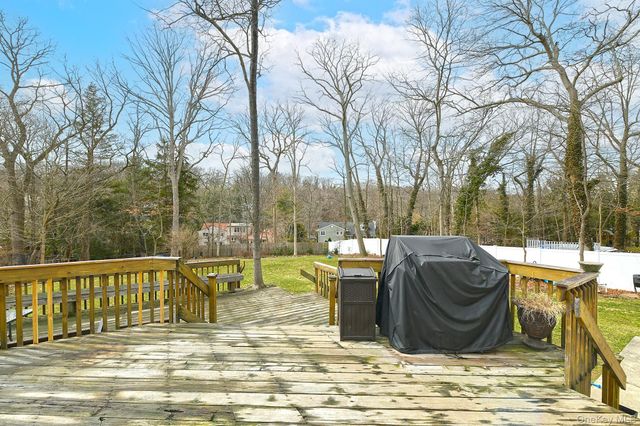 8 Sherwood Drive, Huntington, NY 11743