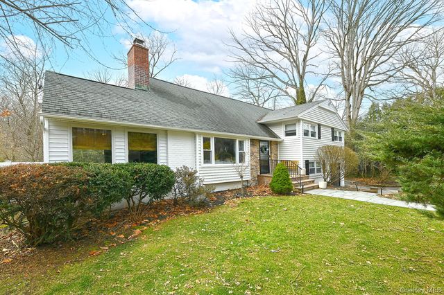 8 Sherwood Drive, Huntington, NY 11743