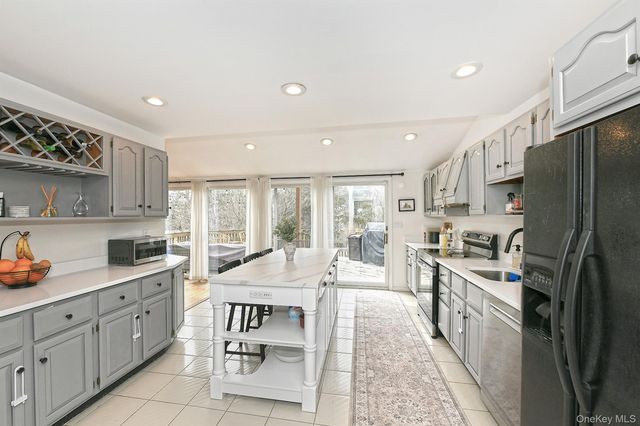 8 Sherwood Drive, Huntington, NY 11743