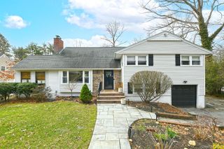 8 Sherwood Drive, Huntington, NY 11743