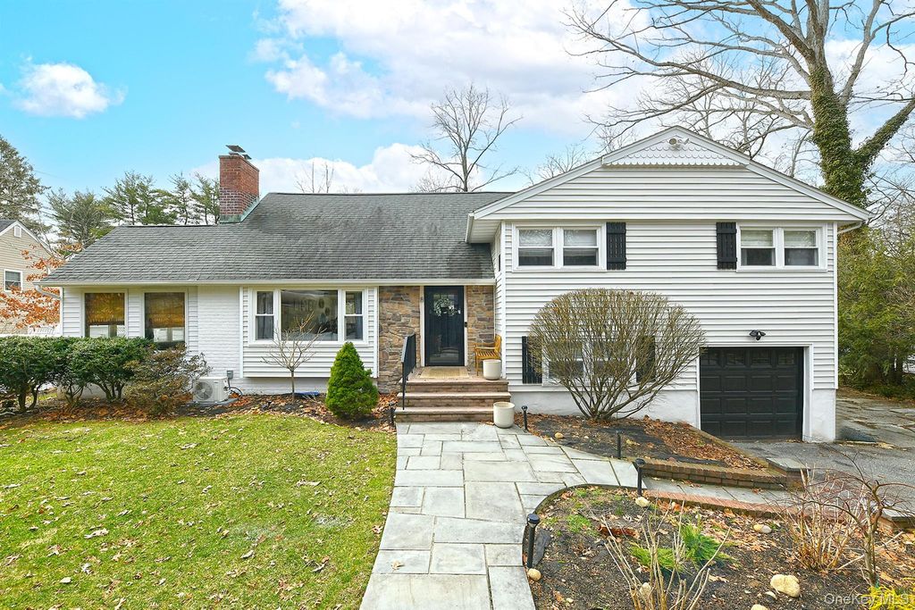 8 Sherwood Drive, Huntington, NY 11743