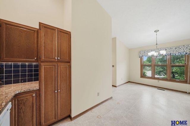 6940 Summerset Circle, Lincoln, NE 68516