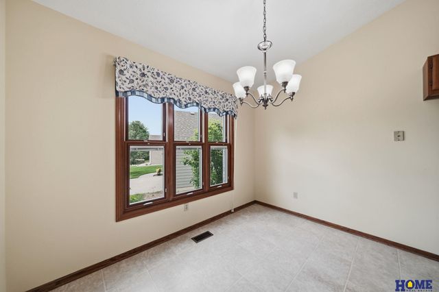 6940 Summerset Circle, Lincoln, NE 68516