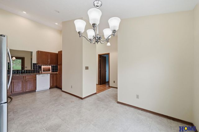 6940 Summerset Circle, Lincoln, NE 68516