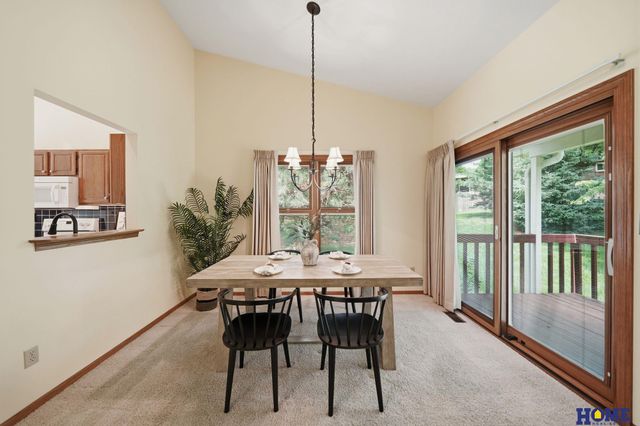 6940 Summerset Circle, Lincoln, NE 68516