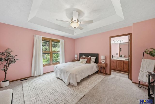 6940 Summerset Circle, Lincoln, NE 68516