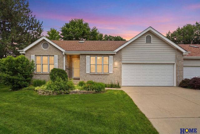 6940 Summerset Circle, Lincoln, NE 68516
