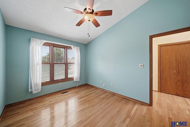 6940 Summerset Circle, Lincoln, NE 68516