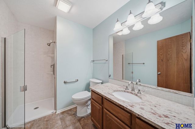 6940 Summerset Circle, Lincoln, NE 68516