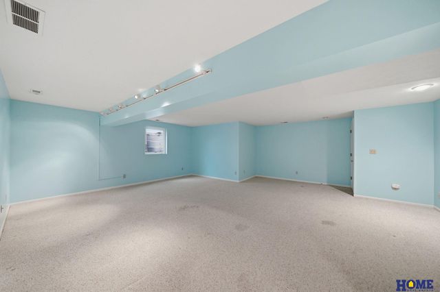 6940 Summerset Circle, Lincoln, NE 68516