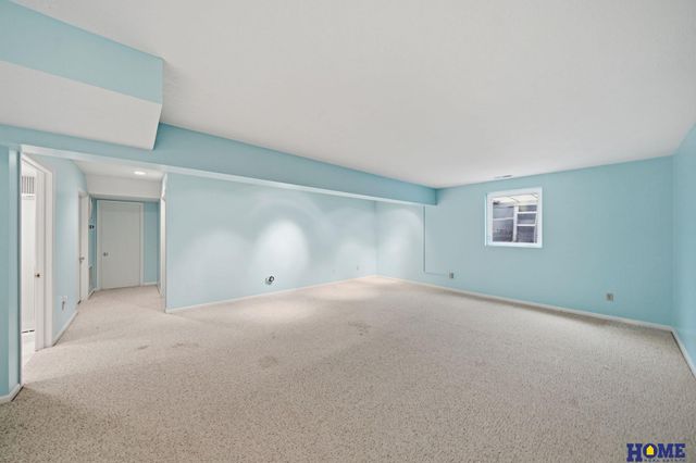 6940 Summerset Circle, Lincoln, NE 68516